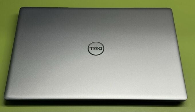 Мобильная рабочая станция Dell Precision 7760 / 17.3" (1920x1080) IPS / Intel Xeon W-11855M (6 (12) ядер по 3.2 - 4.9 GHz) / 32 GB DDR4 / 1000 GB SSD / nVidia RTX A3000, 6 GB GDDR6, 192-bit / WebCam / Thunderbolt