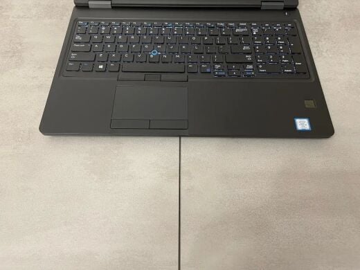 Ультрабук Dell Latitude E5590 / 15.6" (1920x1080) IPS / Intel Core i5-7300U (2 (4) ядра по 2.6 - 3.5 GHz) / 16 GB DDR4 / 500 GB SSD M.2 / Intel HD Graphics 620 / WebCam