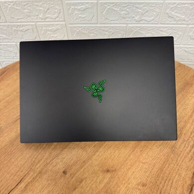 Ігровий ноутбук Razer Blade 15 RZ09-0301 / 15.6" (1920x1080) IPS / Intel Core i7-9750H (6 (12) ядер по 2.6 - 4.5 GHz) / 16 GB DDR4 / 256 GB SSD NVMe / nVidia GeForce RTX 2070 Max-Q, 8 GB GDDR6, 256-bit / WebCam