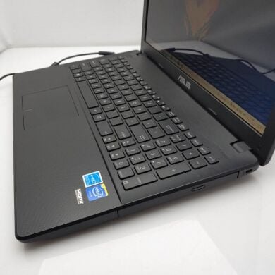 Ноутбук Asus X551M / 15.6" (1366x768) TN / Intel Celeron N2840 (2 ядра по 2.1 - 2.6 GHz) / 4 GB DDR3 / 120 GB SSD / Intel HD Graphics / WebCam / DVD-ROM / Win 10 Home