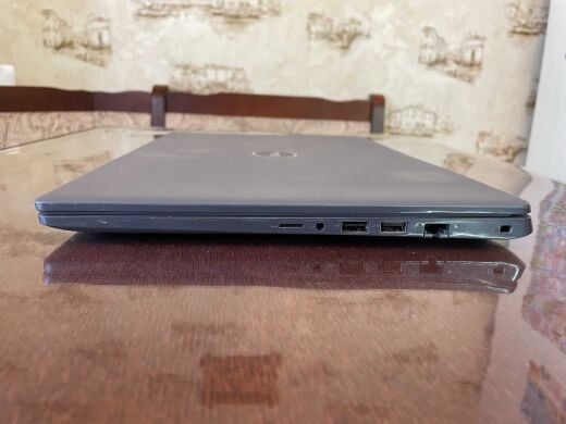 Ноутбук Dell Latitude 3510 / 15.6" (1920x1080) IPS / Intel Core i5-10210U (4 (8) ядра по 1.6 - 4.2 GHz) / 16 GB DDR4 / 256 GB SSD / Intel UHD Graphics / WebCam Ноутбук Dell Latitude 3510 / 15.6" (1920x1080) IPS / Intel Core i5-10210U (4 (8) ядра по 1.6 - 4.2 GHz) / 16 GB DDR4 / 256 GB SSD / Intel UHD Graphics / WebCam
