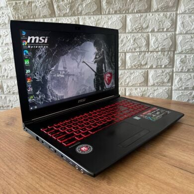 Игровой ноутбук MSI GL62M 7REX / 15.6" (1920x1080) TN / Intel Core i7-7700HQ (4 (8) ядра по 2.8 - 3.8 GHz) / 8 GB DDR4 / 128 GB SSD M.2 + 1000 GB HDD / nVidia GeForce GTX 1050 Ti, 4 GB GDDR5, 128-bit / WebCam