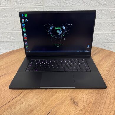 Ігровий ноутбук Razer Blade 15 RZ09-0301 / 15.6" (1920x1080) IPS / Intel Core i7-9750H (6 (12) ядер по 2.6 - 4.5 GHz) / 16 GB DDR4 / 256 GB SSD NVMe / nVidia GeForce RTX 2070 Max-Q, 8 GB GDDR6, 256-bit / WebCam
