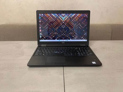 Ультрабук Dell Latitude E5590 / 15.6" (1920x1080) IPS / Intel Core i5-7300U (2 (4) ядра по 2.6 - 3.5 GHz) / 16 GB DDR4 / 500 GB SSD M.2 / Intel HD Graphics 620 / WebCam