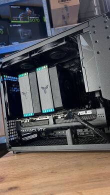 Сборка под заказ: новый игровой ПК Jonsbo Z20 Black Tower / AMD Ryzen 7 9800X3D (8 (16) ядер по 4.7 - 5.2 GHz) / 32 GB DDR5 / 2000 GB SSD M.2 / nVidia GeForce RTX 5070 Ti, 16 GB GDDR7, 256-bit / 850W