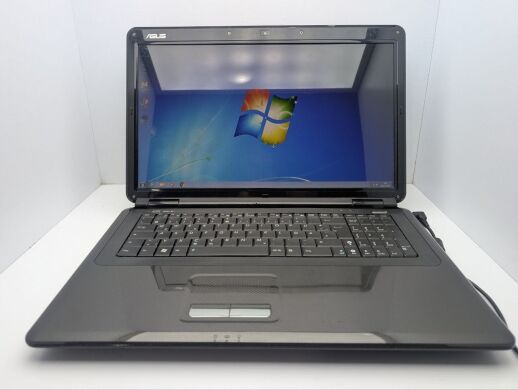 Ноутбук Asus X70I / 17.3" (1600x900) TN / Intel Pentium T4300 (2 ядра по 2.1 GHz) / 4 GB DDR2 / 500 GB HDD / nVidia GeForce GT 220M, 1 GB GDDR2, 128-bit / WebCam / DVD-ROM Ноутбук Asus X70I / 17.3" (1600x900) TN / Intel Pentium T4300 (2 ядра по 2.1 GHz) / 4 GB DDR2 / 500 GB HDD / nVidia GeForce GT 220M, 1 GB GDDR2, 128-bit / WebCam / DVD-ROM