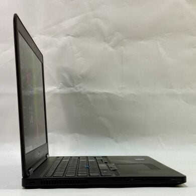 Ноутбук Б-класс Dell Latitude E5550 / 15.6" (1920x1080) IPS / Intel Core i7-5600U (2 (4) ядра по 2.6 - 3.2 GHz) / 16 GB DDR3 / 256 GB SSD / nVidia GeForce 840M, 2 GB GDDR3, 64-bit / WebCam / Windows 10 Pro