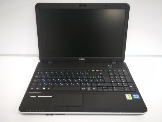 Fujitsu LifeBook A512 / 15.6" (1366х768) / Intel Core i3-3110M (2 (4) ядра по 2.4 GHz) / 4 GB DDR3 / 320 GB HDD / HDMI