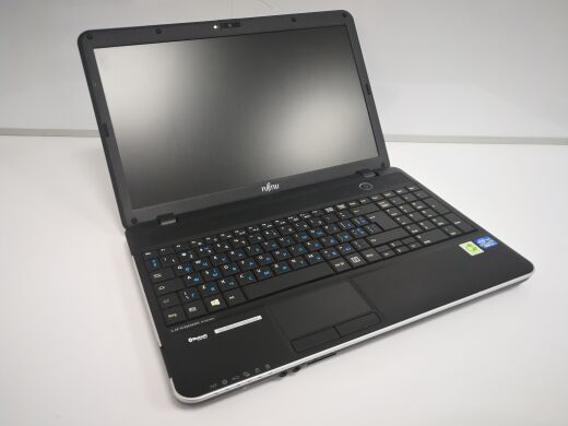 Fujitsu LifeBook A512 / 15.6" (1366х768) / Intel Core i3-3110M (2 (4) ядра по 2.4 GHz) / 4 GB DDR3 / 320 GB HDD / HDMI