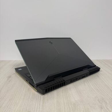 Ігровий ноутбук Dell Alienware 17 R4 / 17.3" (1920x1080) IPS / Intel Core i7-7820HK (4 (8) ядра по 2.9 - 3.9 GHz) / 16 GB DDR4 / 512 GB SSD / nVidia GeForce GTX 1080, 8 GB GDDR5X, 256-bit / WebCam