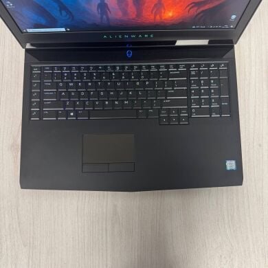 Ігровий ноутбук Dell Alienware 17 R4 / 17.3" (1920x1080) IPS / Intel Core i7-7820HK (4 (8) ядра по 2.9 - 3.9 GHz) / 16 GB DDR4 / 512 GB SSD / nVidia GeForce GTX 1080, 8 GB GDDR5X, 256-bit / WebCam