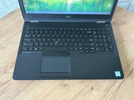 Ігровий ноутбук Dell Latitude E5570 / 15.6" (1366x768) TN / Intel Core i7-6600U (2 (4) ядра по 2.6 - 3.4 GHz) / 8 GB DDR4 / 256 GB SSD M.2 / AMD Radeon R7 M360, 2 GB DDR3, 64-bit / WebCam / HDMI