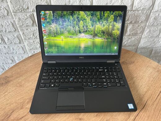 Ігровий ноутбук Dell Latitude E5570 / 15.6" (1366x768) TN / Intel Core i7-6600U (2 (4) ядра по 2.6 - 3.4 GHz) / 8 GB DDR4 / 256 GB SSD M.2 / AMD Radeon R7 M360, 2 GB DDR3, 64-bit / WebCam / HDMI