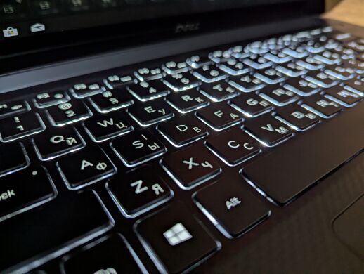 Ігровий ноутбук Dell XPS 15 7590 / 15.6" (3840x2160) IPS / Intel Core i7-9750H (6 (12) ядер по 2.6 - 4.5 GHz) / 16 GB DDR4 / 512 GB SSD / nVidia GeForce GTX 1650, 4 GB GDDR6, 128-bit / WebCam / USB Type-C / Windows 10 Ігровий ноутбук Dell XPS 15 7590 / 15.6" (3840x2160) IPS / Intel Core i7-9750H (6 (12) ядер по 2.6 - 4.5 GHz) / 16 GB DDR4 / 512 GB SSD / nVidia GeForce GTX 1650, 4 GB GDDR6, 128-bit / WebCam / USB Type-C / Windows 10