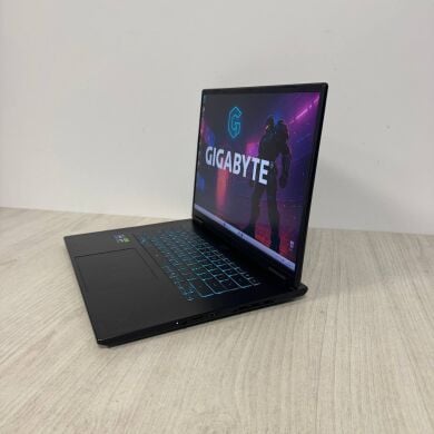 Игровой ноутбук Gigabyte A16 CVH / 16" (1920x1200) IPS / Intel Core i7-13620H (10 (16) ядер по 2.4 - 4.9 GHz) / 16 GB DDR5 / 1000 GB SSD NVMe / nVidia GeForce RTX 5060, 8 GB GDDR7, 128-bit / WebCam