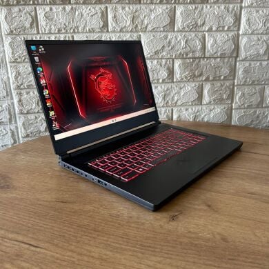 Игровой ноутбук MSI Delta 15 A5EFK / 15.6" (1920x1080) IPS / AMD Ryzen 7 5800H (8 (16) ядер по 3.2 - 4.4 GHz) / 16 GB DDR4 / 1000 GB SSD / AMD Radeon RX 6700M, 10 GB GDDR6, 160-bit / WebCam