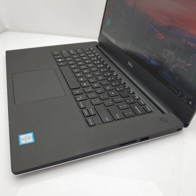 Мобильная рабочая станция Dell Precision 5510 / 15.6" (1920х1080) IPS / Intel Core i7-6820HQ (4 (8) ядра по 2.7 - 3.6 GHz) / 16 GB DDR4 / 512 GB SSD / nVidia Quadro M1000M, 2 GB GDDR5, 128-bit / WebCam / USB 3.0 / HDMI Мобильная рабочая станция Dell Precision 5510 / 15.6" (1920х1080) IPS / Intel Core i7-6820HQ (4 (8) ядра по 2.7 - 3.6 GHz) / 16 GB DDR4 / 512 GB SSD / nVidia Quadro M1000M, 2 GB GDDR5, 128-bit / WebCam / USB 3.0 / HDMI