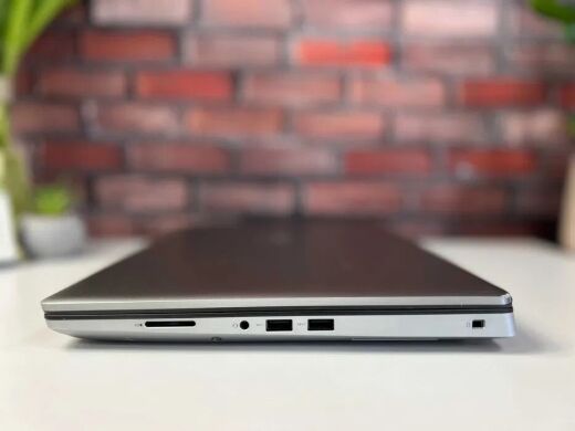 Мобільна робоча станція Dell Precision 7550 / 15.6" (1920x1080) IPS / Intel Core i7-10875H (8 (16) ядер по 2.3 - 5.1 GHz) / 64 GB DDR4 / 1000 GB SSD M.2 / nVidia Quadro RTX 5000, 16 GB GDDR6, 256-bit / WebCam + бездротова миша