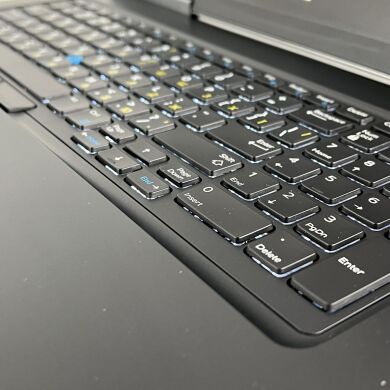 Мобильная рабочая станция Dell Precision 7710 / 17.3" (1920x1080) IPS / Intel Core i7-6820HQ (4 (8) ядра по 2.7 - 3.6 GHz) / 32 GB DDR4 / 256 GB SSD + 500 GB HDD / nVidia Quadro M3000M, 4 GB GDDR5, 256-bit / WebCam / Win10 Pro