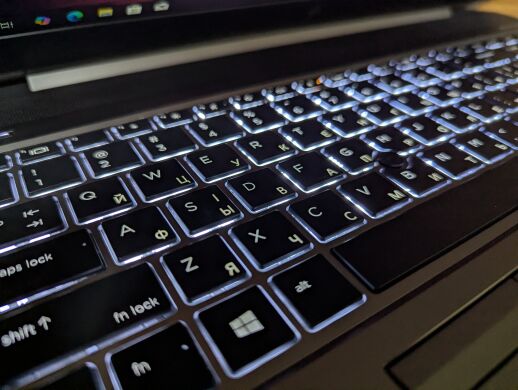 Мобильная рабочая станция HP zBook 15 G5 / 15.6" (1920x1080) IPS / Intel Core i7-8850H (6 (12) ядра по 2.6 - 4.3 GHz) / 24 GB DDR4 / 256 GB SSD + 500 GB HDD / nVidia Quadro P2000, 4 GB GDDR5, 128-bit / WebCam / TouchID / Windows 10