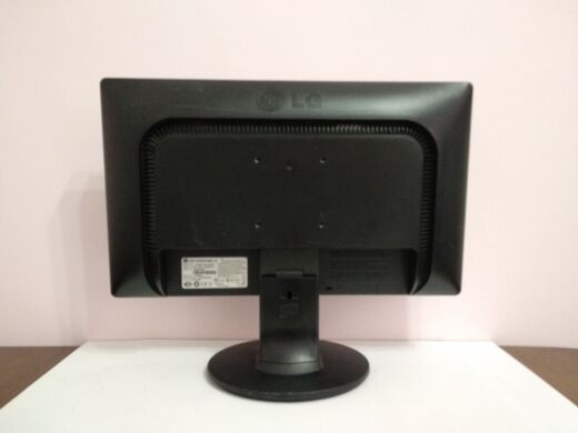 Монітор Б-клас LG Flatron W1946S-BF / 18.5" (1366x768) TN / VGA / VESA 75x75