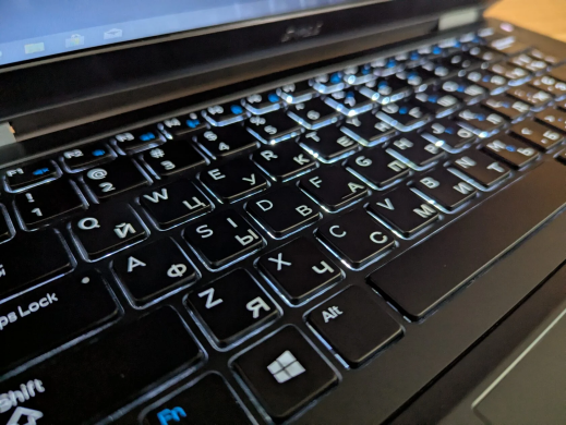 Нетбук Dell Latitude E5270 / 12.5" (1366x768) TN / Intel Core i5-6200U (2 (4) ядра по 2.3 - 2.8 GHz) / 8 GB DDR4 / 240 GB SSD / Intel HD Graphics 520 / WebCam / Windows 10