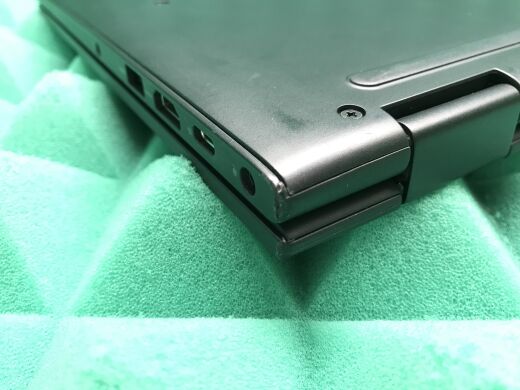 Ноутбук-трансформер Б-класс Dell Latitude 3390 2-in-1 / 13.3" (1920x1080) IPS Touch / Intel Core i5-8250U (4 (8) ядра по 1.6 - 3.4 GHz) / 8 GB DDR4 / 256 GB SSD / Intel UHD Graphics 620 / WebCam / USB 3.1 / HDMI / Windows 10 лицензия