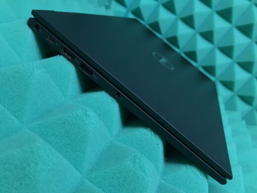 Ноутбук-трансформер Б-класс Dell Latitude 3390 2-in-1 / 13.3" (1920x1080) IPS Touch / Intel Core i5-8250U (4 (8) ядра по 1.6 - 3.4 GHz) / 8 GB DDR4 / 256 GB SSD / Intel UHD Graphics 620 / WebCam / USB 3.1 / HDMI / Windows 10 лицензия