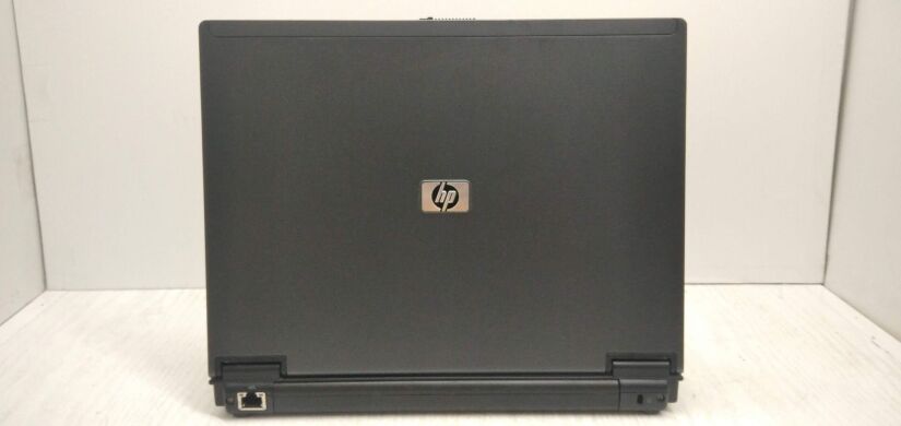 Нетбук Б-клас HP Compaq nc2400 / 12.1" (1280x800) TN / Intel Core Duo U2500 (2 ядра по 1.2 GHz) / 2 GB DDR2 / 60 GB HDD / Intel GMA 950 Graphics / DVD-RW / АКБ не тримає 