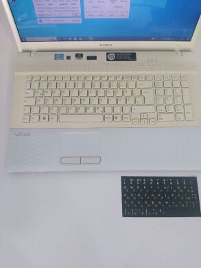 Ноутбук Б-класс Sony Vaio VPC-EJ3D1E / 17.3" (1600x900) TN / Intel Core i5-2450M (2 (4) ядра по 2.5 - 3.1 GHz) / 8 GB DDR3 / 250 GB SSD / nVidia GeForce 410M, 1 GB GDDR3, 64-bit / WebCam / VGA / АКБ NEW + Беспроводная мышка