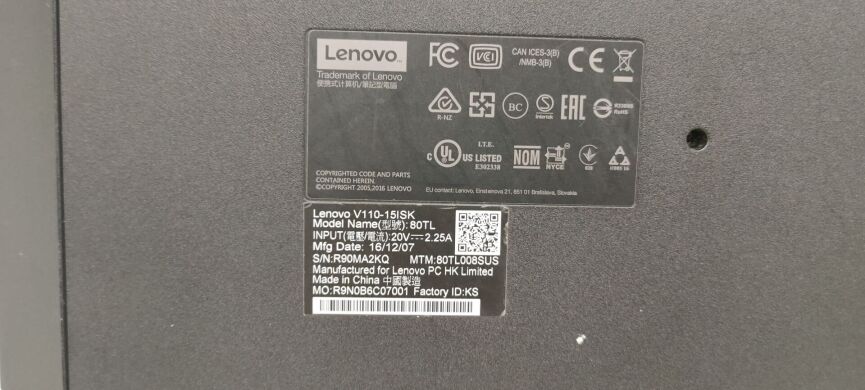 Ноутбук Lenovo V110-15ISK / 15.6" (1366x768) TN / Intel Core i3-6100U (2 (4) ядра по 2.3 GHz) / 4 GB DDR4 / 500 GB HDD / Intel HD Graphics 520 / WebCam 