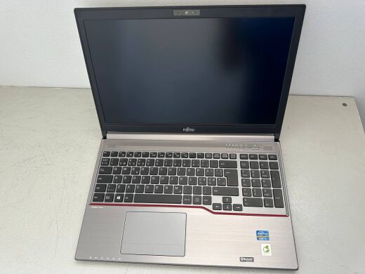 Ноутбук Fujitsu LifeBook E753 / 15.6" (1920x1080) TN / Intel Core i7-3632QM (4 (8) ядра по 2.2 - 3.2 GHz) / 8 GB DDR3 / 256 GB SSD / Intel HD Graphics 4000 / WebCam / VGA