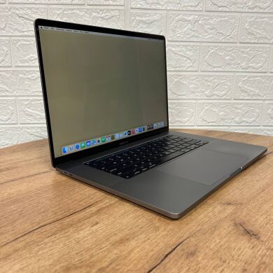 Ультрабук Б-клас Apple MacBook Pro 16 2019 A2141 / 16" (3072x1920) IPS / Intel Core i7-9750H (6 (12) ядер по 2.6 - 4.5 GHz) / 16 GB DDR4 / 512 GB SSD / AMD Radeon Pro 5300M, 4 GB GDDR6, 128-bit / WebCam / MacOS