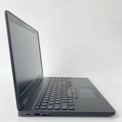 Мобільна робоча станція Dell Precision 3530 / 15.6" (1920x1080) IPS / Intel Core i5-8300H (4 (8) ядра по 2.3 - 4.0 GHz) / 16 GB DDR4 / 512 GB SSD / nVidia Quadro P600, 4 GB GDDR5, 128-bit / WebCam / SIM