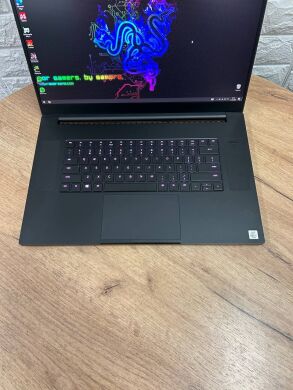 Ігровий ноутбук Razer Blade 17 RZ09-0368 / 17.3" (1920x1080) IPS / Intel Core i7-10875H (8 (16) ядер по 2.3 - 5.1 GHz) / 16 GB DDR4 / 512 GB SSD / nVidia GeForce RTX 2070 Max-Q, 8 GB GDDR6, 256-bit / WebCam