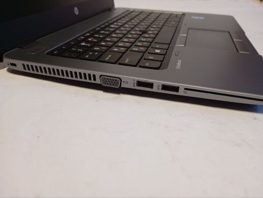 Ноутбук Б-клас HP EliteBook 840 G1 / 14" (1366x768) TN / Intel Core i5-4300U (2 (4) ядра по 1.9 - 2.9 GHz) / 8 GB DDR3 / 256 GB SSD / AMD Radeon HD 8500M, 1 GB DDR3, 64-bit / WebCam + DOC-станція + миша + флешка