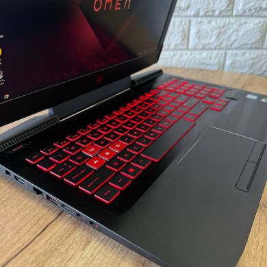 Игровой ноутбук HP Omen 15-CE018DX / 15.6" (1920x1080) IPS / Intel Core i7-7700HQ (4 (8) ядра по 2.8 - 3.8 GHz) / 8 GB DDR4 / 128 GB SSD M.2 + 1000 GB HDD / nVidia GeForce GTX 1050, 4 GB GDDR5, 128-bit / WebCam