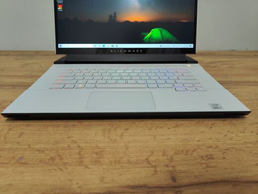 Игровой ноутбук Dell Alienware M15 R4 / 15.6" (1920x1080) WVA / Intel Core i7-10870H (8 (16) ядер по 2.2 - 5.0 GHz) / 32 GB DDR4 / 512 GB SSD / nVidia GeForce RTX 3070, 8 GB GDDR6, 256-bit / WebCam / Windows 10 Home