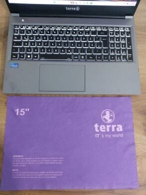 Ультрабук Terra Mobile 1517 / 15.6" (1920x1080) IPS / Intel Core i5-1235U (10 (12) ядер по 3.3 - 4.0 GHz) / 16 GB DDR4 / 500 GB SSD M.2 / Intel Iris Xe Graphics / WebCam / Windows 11