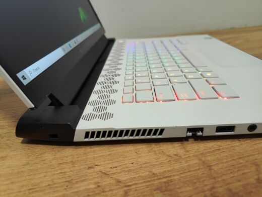 Игровой ноутбук Dell Alienware M15 R4 / 15.6" (1920x1080) WVA / Intel Core i7-10870H (8 (16) ядер по 2.2 - 5.0 GHz) / 32 GB DDR4 / 512 GB SSD / nVidia GeForce RTX 3070, 8 GB GDDR6, 256-bit / WebCam / Windows 10 Home