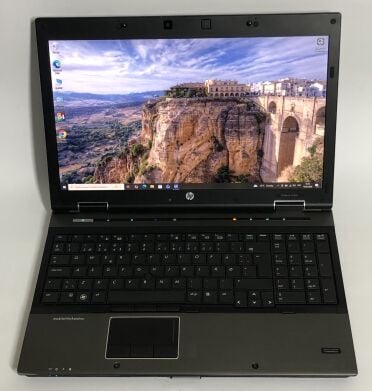 Мобільна робоча станція Б-клас HP EliteBook 8540w / 15.6" (1600x900) TN / Intel Core i7-720M (4 (8) ядра по 1.6 - 2.8 GHz) / 8 GB DDR3 / 500 GB HDD / nVidia Quadro FX 880M, 1 GB DDR3, 128-bit / WebCam / DVD-ROM