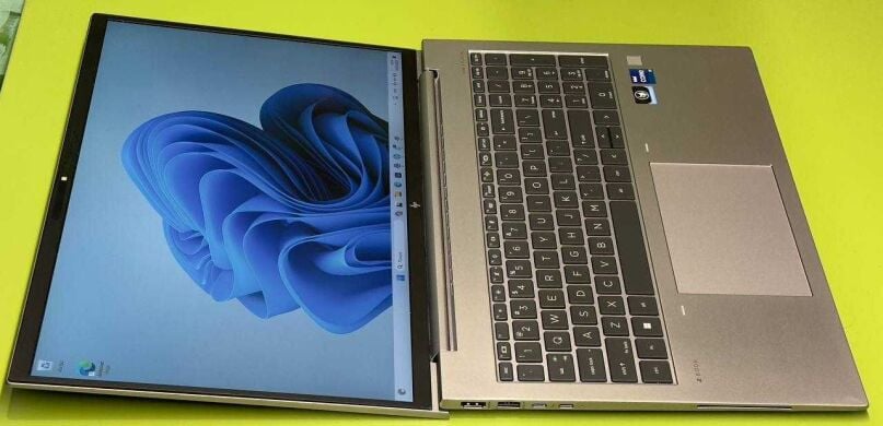 Мобільна робоча станція HP Zbook FireFly 16 G9 / 16" (1920x1200) IPS / Intel Core i7-1255U (10 (12) ядер по 3.5 - 4.7 GHz) / 16 GB DDR5 / 512 GB SSD / nVidia T550, 4 GB GDDR6, 64-bit / WebCam / TouchID