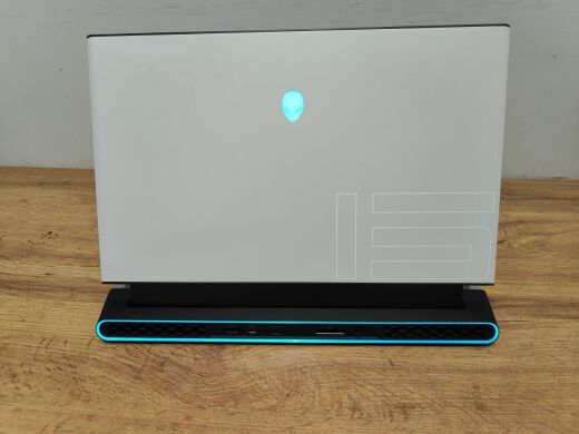 Игровой ноутбук Dell Alienware M15 R4 / 15.6" (1920x1080) WVA / Intel Core i7-10870H (8 (16) ядер по 2.2 - 5.0 GHz) / 32 GB DDR4 / 512 GB SSD / nVidia GeForce RTX 3070, 8 GB GDDR6, 256-bit / WebCam / Windows 10 Home