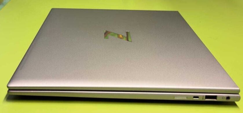 Мобільна робоча станція HP Zbook FireFly 16 G9 / 16" (1920x1200) IPS / Intel Core i7-1255U (10 (12) ядер по 3.5 - 4.7 GHz) / 16 GB DDR5 / 512 GB SSD / nVidia T550, 4 GB GDDR6, 64-bit / WebCam / TouchID