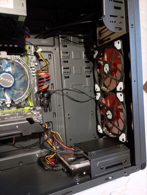 Ігровий ПК Vinga Tower / Intel Xeon E5 2620 v2 (6 (12) ядер по 2.1 - 2.6 GHz) / 16 GB DDR3 / 128 GB SSD + 1000 GB HDD / nVidia GeForce GTX 650, 2 GB GDDR5, 128-bit / 400W Ігровий ПК Vinga Tower / Intel Xeon E5 2620 v2 (6 (12) ядер по 2.1 - 2.6 GHz) / 16 GB DDR3 / 128 GB SSD + 1000 GB HDD / nVidia GeForce GTX 650, 2 GB GDDR5, 128-bit / 400W