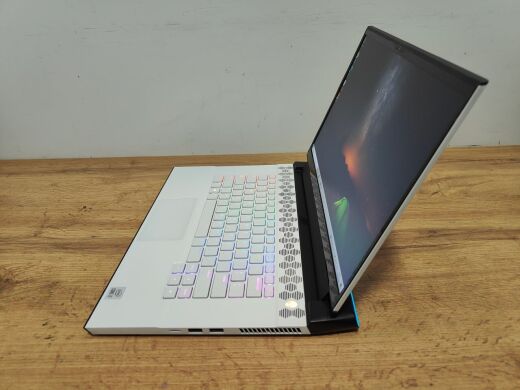 Игровой ноутбук Dell Alienware M15 R4 / 15.6" (1920x1080) WVA / Intel Core i7-10870H (8 (16) ядер по 2.2 - 5.0 GHz) / 32 GB DDR4 / 512 GB SSD / nVidia GeForce RTX 3070, 8 GB GDDR6, 256-bit / WebCam / Windows 10 Home
