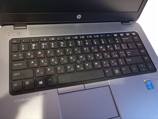 Ноутбук Б-клас HP EliteBook 840 G1 / 14" (1366x768) TN / Intel Core i5-4300U (2 (4) ядра по 1.9 - 2.9 GHz) / 8 GB DDR3 / 256 GB SSD / AMD Radeon HD 8500M, 1 GB DDR3, 64-bit / WebCam + DOC-станція + миша + флешка