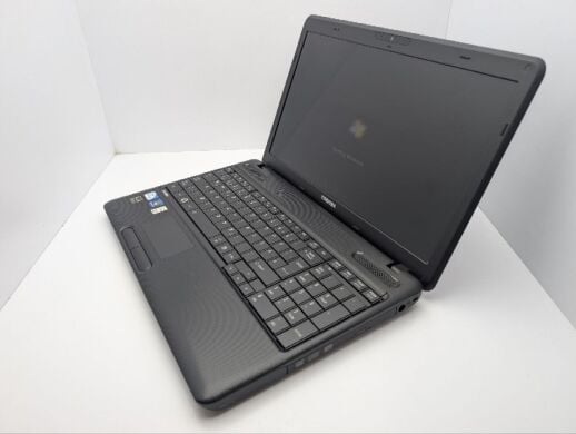 Ноутбук Toshiba Satellite Pro C660 / 15.6" (1366x768) TN / Intel Core i3-380M (2 (4) ядра по 2.53 GHz) / 6 GB DDR3 / 320 GB HDD / Intel HD Graphics 1000 / WebCam / DVD-ROM