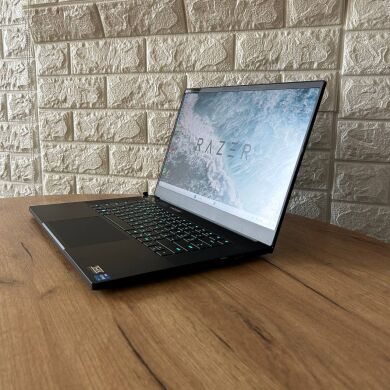 Ігровий ноутбук Razer Blade 15 RZ09-0409 / 15.6" (1920x1080) IPS / Intel Core i7-11800H (8 (16) ядер по 2.3 - 4.6 GHz) / 32 GB DDR4 / 1000 GB SSD NVMe / nVidia GeForce RTX 3080, 8 GB GDDR6, 256-bit / WebCam