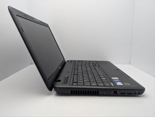 Ноутбук Toshiba Satellite Pro C660 / 15.6" (1366x768) TN / Intel Core i3-380M (2 (4) ядра по 2.53 GHz) / 6 GB DDR3 / 320 GB HDD / Intel HD Graphics 1000 / WebCam / DVD-ROM